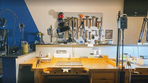 B Golden Jewelry School