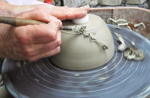 The Cracked Pot Ceramic Studio